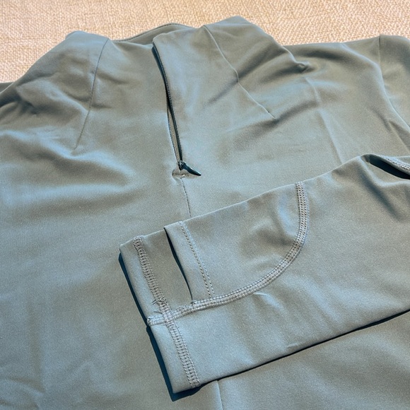 Shadow Sport Fitted Mock-Neck Zip front Athletic jacket - Cristal teal color - Picture 7 of 10